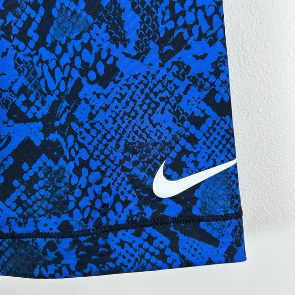 Nike Black and Blue Snake Print Patterned Crop Leggings - Picture 2 of 6